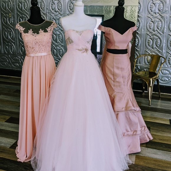 LAST CHANCE Lace and Chiffon w/ Shimmering Accents - Picture 2 of 2